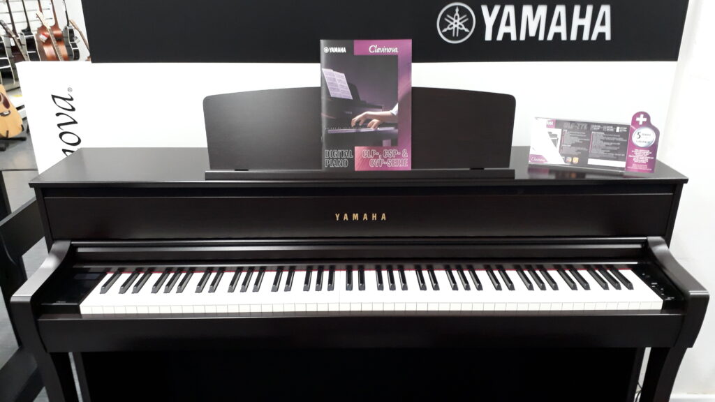 Yamaha CLP-775